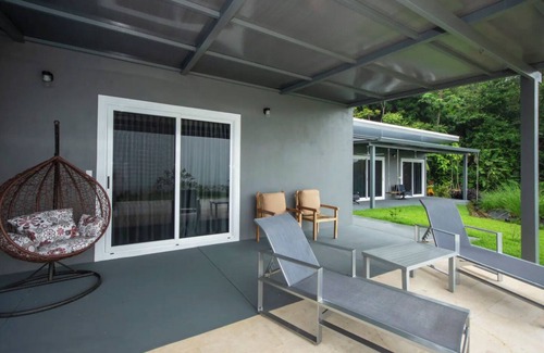 Ballena Villa | 5 BDRS/ 3 King beds, large pool & whale tail ocean view!