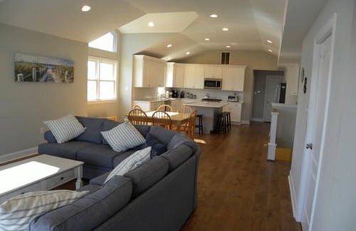 Sea Isle City Maison | 5 Bedrooms Plus Bonus Room, Elevator, & Block and a Half to Beach!