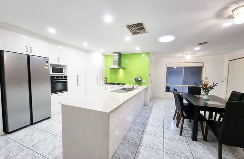 Sunshine West Maison | 5 bedrooms Spacious home