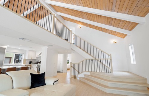 Hollywood Beach Maison | 5 beds 4 Bedroom 5 bath New Seaside Oasis pool/ping pong table