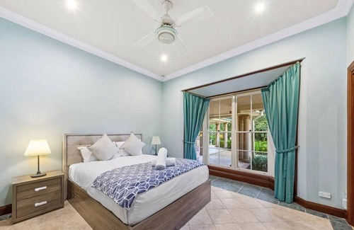 Dural Maison | 5 Beds Villa with Pool&Pond | Dural Masterpiece