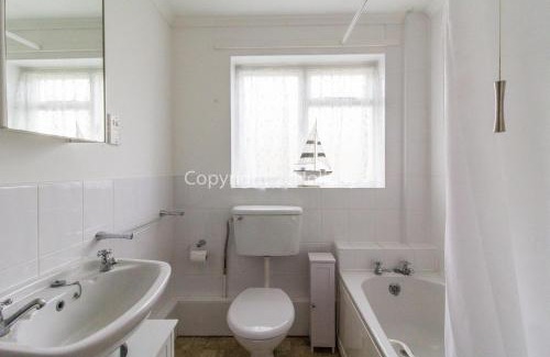 Great Yarmouth Cabine | 5 Berth Chalet To Hire In Hemsby Near Hemsby Beach Ref 18117B