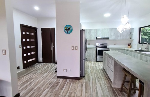 La Fortuna Maison | 5 BR Rainforest Retreat 5 Minutes from Town!