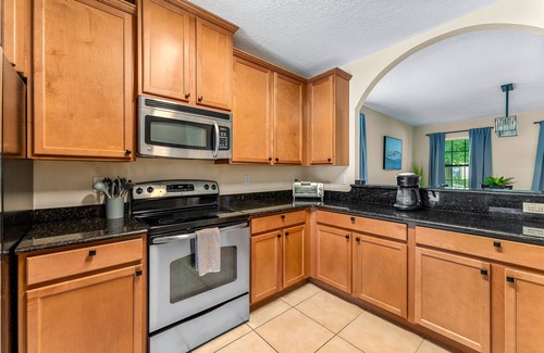 Cypress Pointe Maison | 5 BR with pool! By shopping, restaurants, Disneyworld, & Universal Studios!