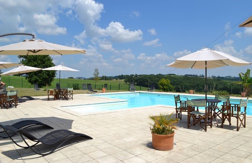 Brugnac Maison | Hameau de vancance avec piscine et Ranch.