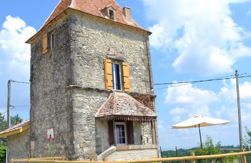 Brugnac Maison | Hameau de vancance avec piscine et Ranch.