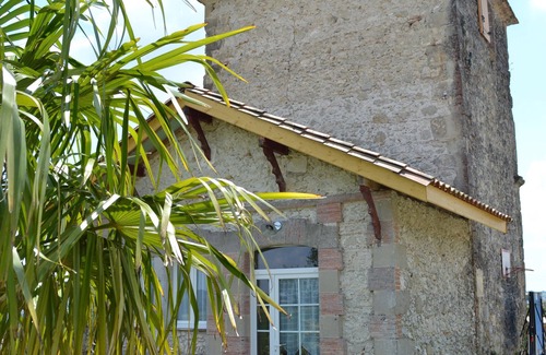 Brugnac Maison | Hameau de vancance avec piscine et Ranch.