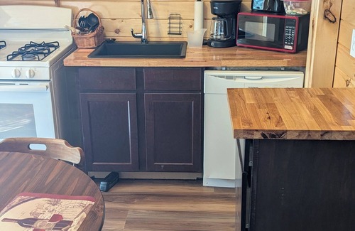 South Rutland Maison | #5 - Cozy private unit near Salmon River, and Tug Hill ATV/snowmobile trails.