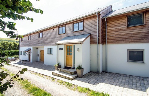 Bantham Maison | 5* large, dog-friendly holiday home with exceptional coast and countryside views