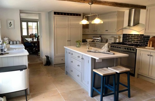 Willersey Maison | 5* LUXURY Spacious Cottage, Garden. Pubs, Duck Pond. 5 Beds,3 Baths. Nr Broadway