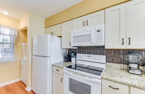 Carolina Forest Copropriété | 5 Mi to Beach: Myrtle Beach Condo w/ Pool Access!