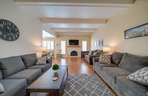 Litchfield Park Maison | 5 Mi to Camelback Ranch Pet-Friendly Home with Pool