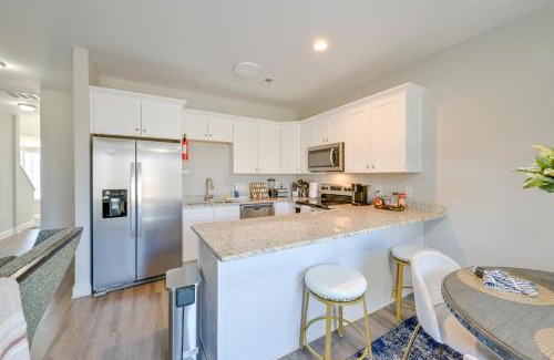 Harrisburg Maison | 5 Mi to Charlotte Motor Speedway Cozy Townhome