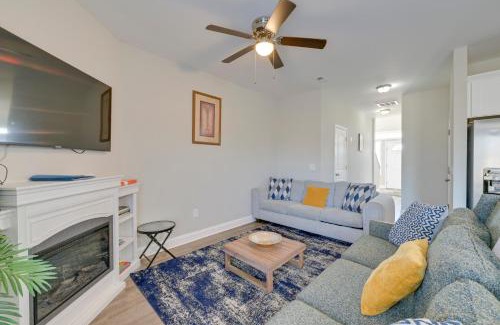 Harrisburg Maison | 5 Mi to Charlotte Motor Speedway Cozy Townhome