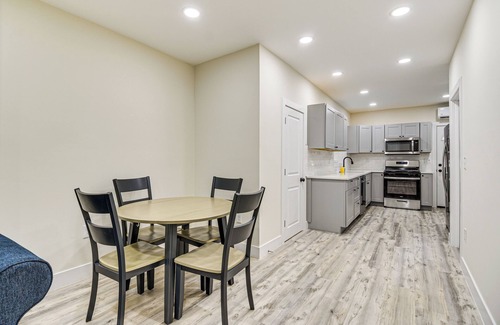 West Philadelphia Maison | 5 Mi to Dtwn: Convenient Philadelphia Townhome