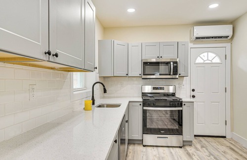 West Philadelphia Maison | 5 Mi to Dtwn: Convenient Philadelphia Townhome