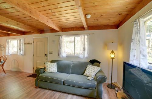 Hillsboro Maison | 5 Mi to Fox State Forest Lakefront Home with Dock