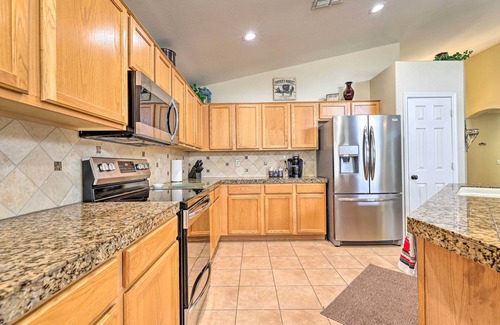 Roseview Maison | 5 Mi to Golf Courses: BBQ-Ready Surprise Home