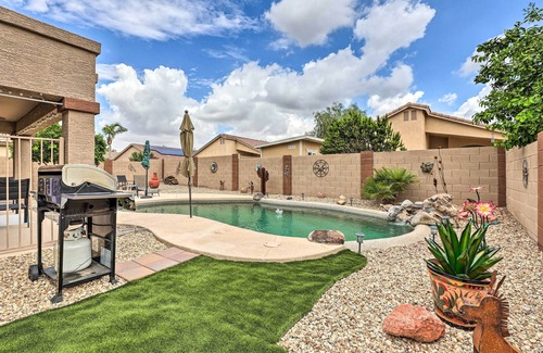 Roseview Maison | 5 Mi to Golf Courses: BBQ-Ready Surprise Home