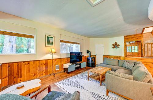 Paradise Estates Maison | 5 Mi to Mt Rainier Natl Park Cozy Cabin with Deck!