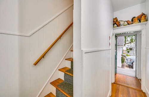 Danvers Appartement | 5 Mi to Salem Furnished Patio at Danvers Studio!
