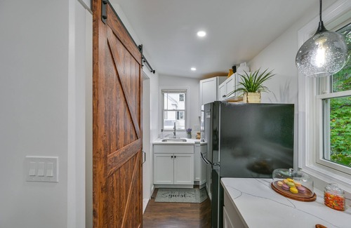 Danvers Appartement | 5 Mi to Salem: Furnished Patio at Danvers Studio!