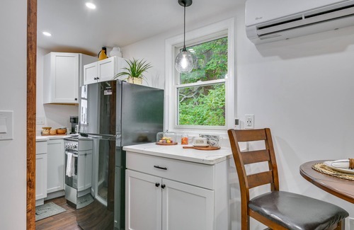 Danvers Appartement | 5 Mi to Salem: Furnished Patio at Danvers Studio!