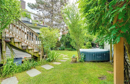 Lynn Appartement | 5 Mi to Salem! Lynn Apt By the Sea w/ Hot Tub