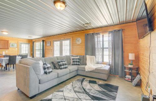 Sardis Maison | 5 Mi to Sardis Lake Pet-Friendly Cabin Rental