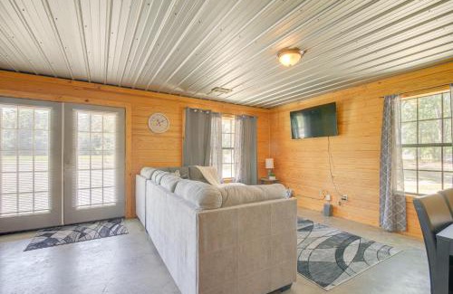 Sardis Maison | 5 Mi to Sardis Lake Pet-Friendly Cabin Rental