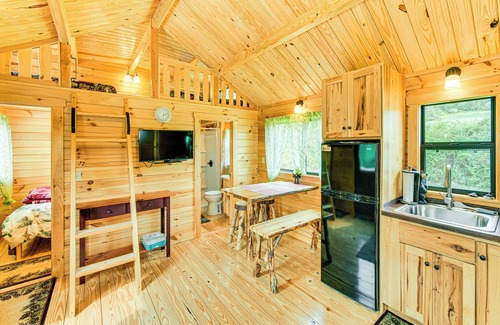 Selinsgrove Cabine | 5 Mi to Susquehanna Boating! Secluded Log Cabin