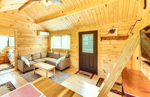 Selinsgrove Maison | 5 Mi to Susquehanna Boating! Secluded Log Cabin