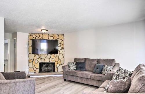 Bedford Appartement | 5 Mi to UT Quiet Toledo Duplex Near Parks!