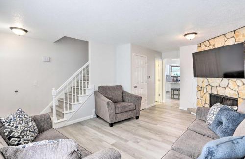 Bedford Appartement | 5 Mi to UT Quiet Toledo Duplex Near Parks!