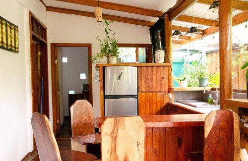 Puerto Viejo de Talamanca Maison | 5 min walk to town/beach Quaint 4 BR Eco Lodge