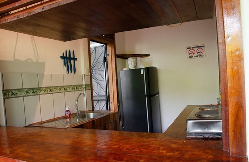Puerto Viejo de Talamanca Maison | 5 min walk to town/beach Quaint 4 BR Eco Lodge