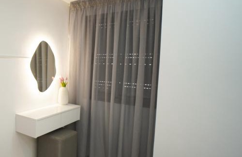 Quartier Des Mimosas Appartement | 5 min drive from Train Station with Parking, Air Conditioning & IPTV -Ideal for CAN 2025