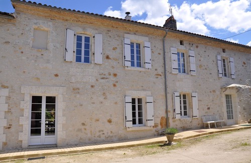 Saint-Crepin-de-Richemont Maison | A 5 minutes de Brantôme, Grande ferme rénovée avec un grand parc ombragé.