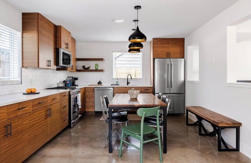 Blackshear-Prospect Hill Maison | 5 Min from Moody - The Eastside Gem