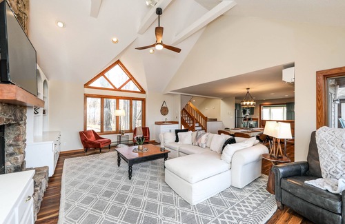 Lyndhurst Maison | 5 min from slopes. Luxury Wintergreen Mt Home + All the Amenities!