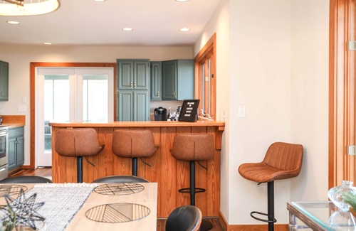 Lyndhurst Maison | 5 min from slopes. Luxury Wintergreen Mt Home + All the Amenities!