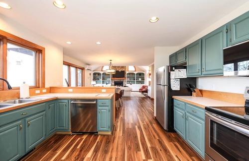 Lyndhurst Maison | 5 min from slopes. Luxury Wintergreen Mt Home + All the Amenities!