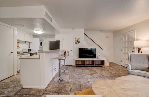 Paradise Copropriété | 5 Min from strip. Next UNLV, STRBCKS, Restaurants.