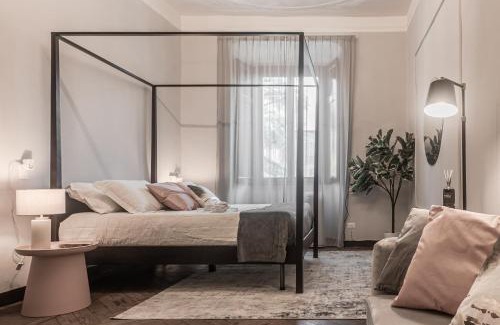 Como Appartement | [5 min Historic Center] Luxury White Lotus Mansion