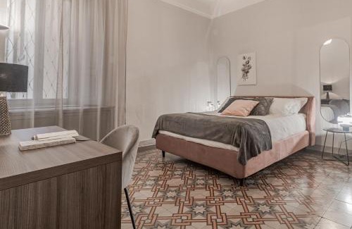 Como Appartement | [5 min Historic Center] Luxury White Lotus Mansion