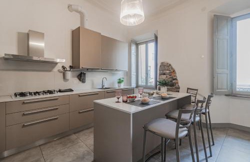 Como Appartement | [5 min Historic Center] Luxury White Lotus Mansion