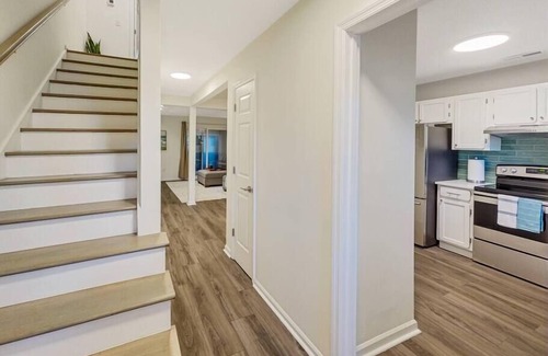 Old Village Maison | 5 Min to Beach — King Beds