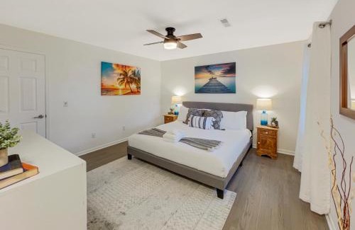 Old Village Maison | 5 Min to Beach—King Beds