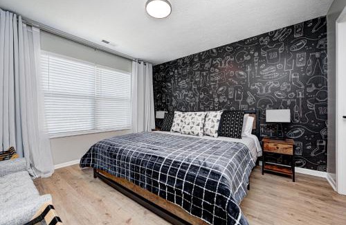 Westfield Maison | 5 min to Grand Park, Ranch Style Home with King Bed, FirePit, Ping Pong, & Fun Games