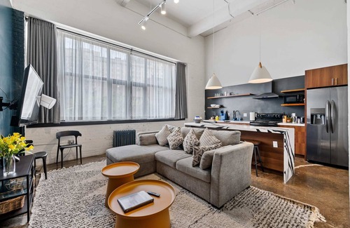 North Oakland Appartement | 5 min to UPMC Shadyside Oakland East Liberty, sleeps 6 unit 304